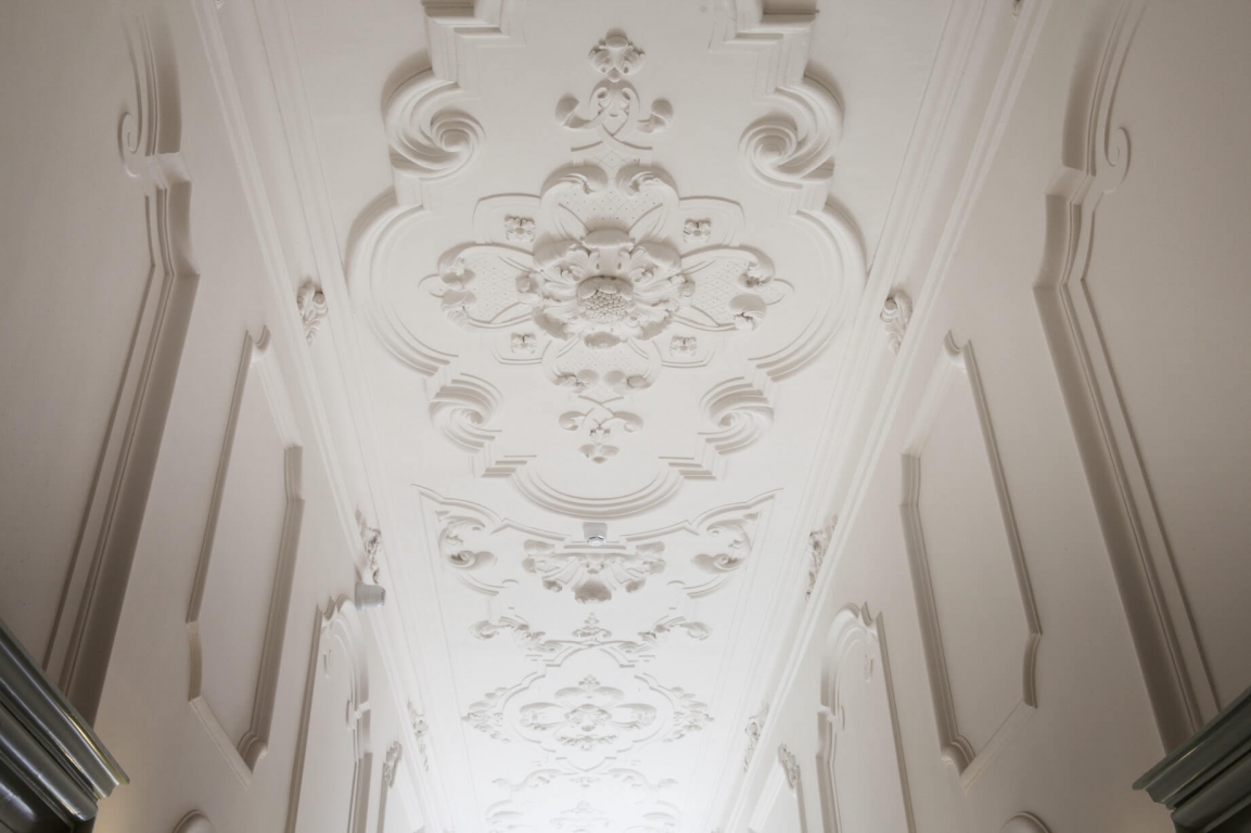 Huis Marseille, entrance, 2017 © Eddo Hartmann
